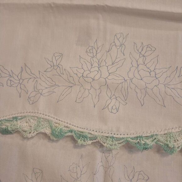 Pillowcases (2) White Cotton, Vintage, Crocheted Edge and Iron on Design that ne - Picture 2 of 5